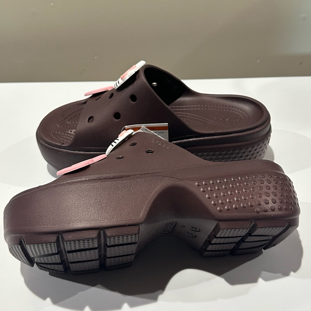 CROCS Brown Sandals with Pink Accents - Picture 6 of 11